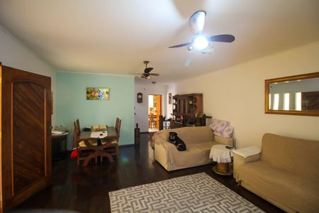 Casa para alugar com 250m², 3 quartos e 2 vagas Casa para alugar com 250m², 3 quartos e 2 vagasSala