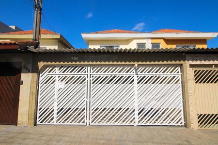 Casa para alugar com 250m², 3 quartos e 2 vagas Casa para alugar com 250m², 3 quartos e 2 vagasFachada