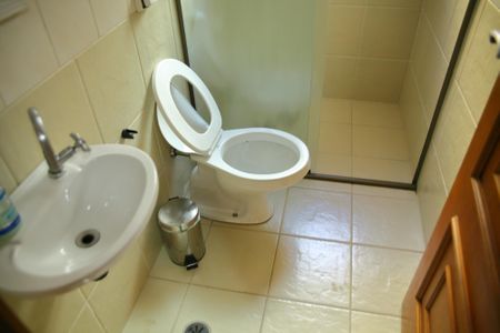 Casa à venda com 280m², 3 quartos e 6 vagasBanheiro de Serviço