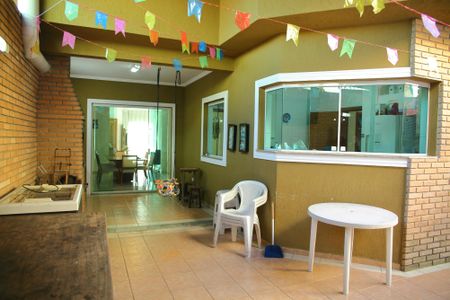 Casa à venda com 280m², 3 quartos e 6 vagasQuintal