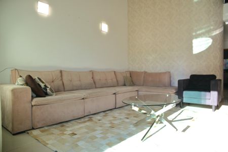 Casa à venda com 280m², 3 quartos e 6 vagasSala