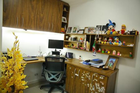 Casa à venda com 280m², 3 quartos e 6 vagasEscritório