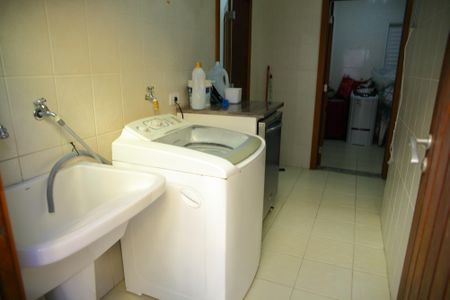 Casa à venda com 280m², 3 quartos e 6 vagasÁrea de Serviço