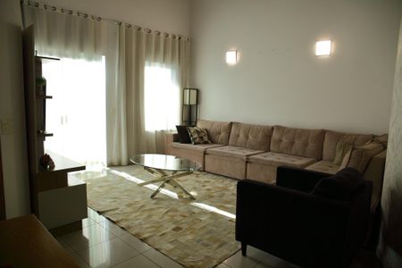 Casa à venda com 280m², 3 quartos e 6 vagasSala