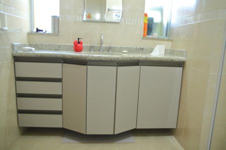 Casa à venda com 280m², 3 quartos e 6 vagasBanheiro Suíte 1