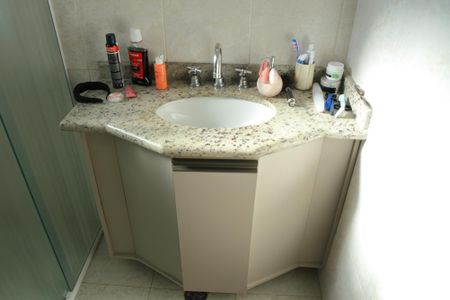 Casa à venda com 280m², 3 quartos e 6 vagasBanheiro Suíte 2