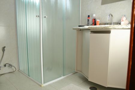 Casa à venda com 280m², 3 quartos e 6 vagasBanheiro Suíte 2