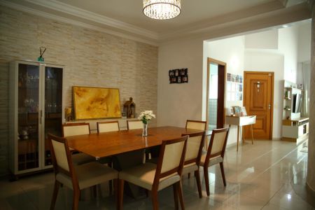 Casa à venda com 280m², 3 quartos e 6 vagasSala de jantar