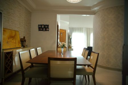 Casa à venda com 280m², 3 quartos e 6 vagasSala de jantar