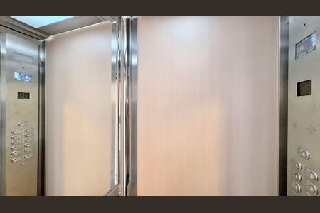 Apartamento à venda com 125m², 3 quartos e 2 vagas Apartamento à venda com 125m², 3 quartos e 2 vagasElevador