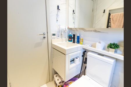 Apartamento à venda com 68m², 2 quartos e 1 vaga Apartamento à venda com 68m², 2 quartos e 1 vagaBanheiro da Suíte