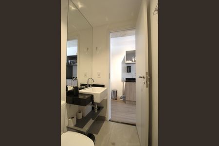 Banheiro de kitnet/studio à venda com 1 quarto, 26m² em Indianópolis, São Paulo