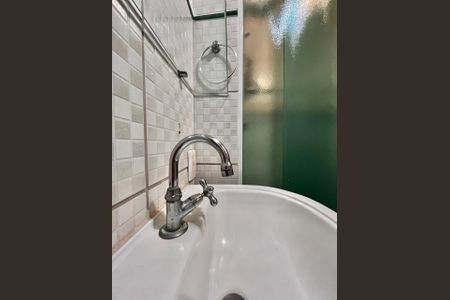 Banheiro  de apartamento à venda com 2 quartos, 108m² em Cambuí, Campinas