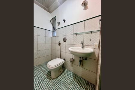 Banheiro  de apartamento à venda com 2 quartos, 108m² em Cambuí, Campinas