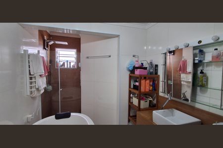 Casa à venda com 255m², 4 quartos e 4 vagas Casa à venda com 255m², 4 quartos e 4 vagasBanheiro da Suíte