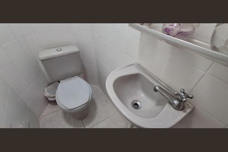 Casa à venda com 255m², 4 quartos e 4 vagas Casa à venda com 255m², 4 quartos e 4 vagasLavabo