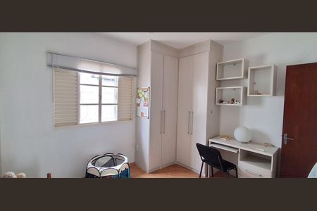 Casa à venda com 255m², 4 quartos e 4 vagas Casa à venda com 255m², 4 quartos e 4 vagasQuarto 2