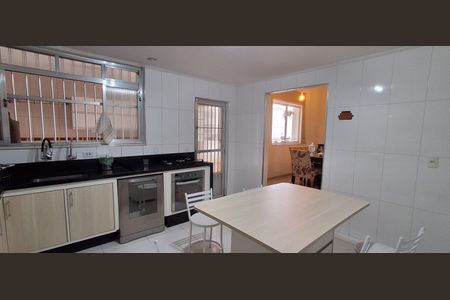 Casa à venda com 255m², 4 quartos e 4 vagas Casa à venda com 255m², 4 quartos e 4 vagasCozinha