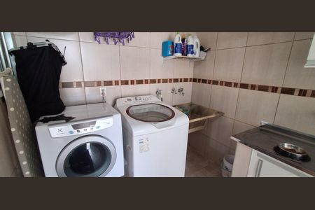 Casa à venda com 255m², 4 quartos e 4 vagas Casa à venda com 255m², 4 quartos e 4 vagasÁrea de Serviço