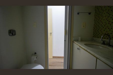 Apartamento para alugar com 185m², 5 quartos e 3 vagasBanheiro da Suíte 1