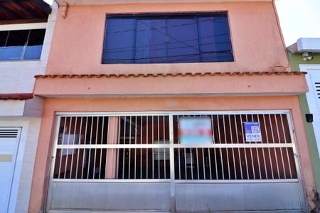 Casa à venda com 214m², 2 quartos e 2 vagasFachada