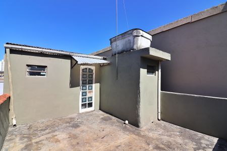 Casa à venda com 214m², 2 quartos e 2 vagasQuintal