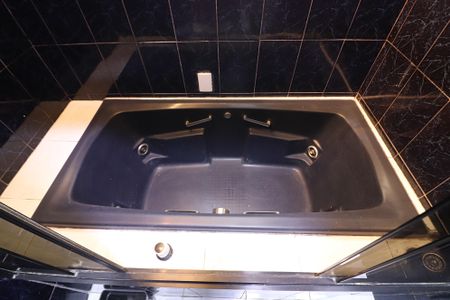 Casa à venda com 214m², 2 quartos e 2 vagasBanheiro Social