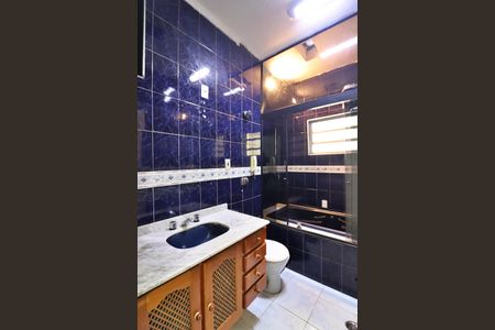 Casa à venda com 214m², 2 quartos e 2 vagasBanheiro Social