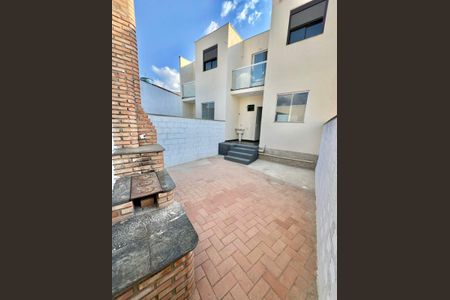 Casa à venda com 90m², 3 quartos e 2 vagas Casa à venda com 90m², 3 quartos e 2 vagasÁrea Externa - Fundos