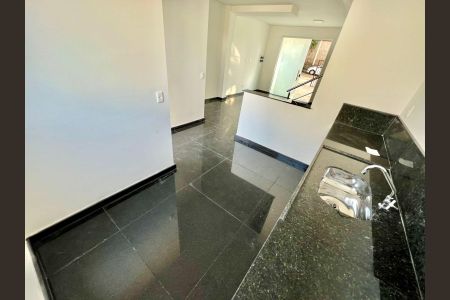 Casa à venda com 90m², 3 quartos e 2 vagas Casa à venda com 90m², 3 quartos e 2 vagasCozinha