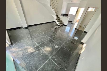 Sala de casa à venda com 3 quartos, 90m² em Santa Branca, Belo Horizonte