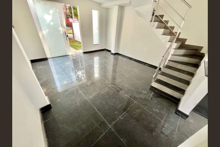 Sala de casa à venda com 3 quartos, 90m² em Santa Branca, Belo Horizonte