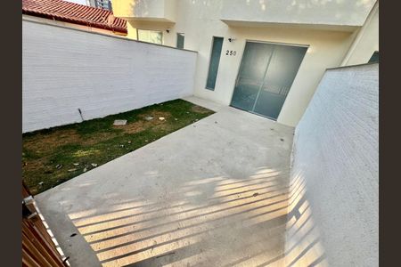 Casa à venda com 90m², 3 quartos e 2 vagas Casa à venda com 90m², 3 quartos e 2 vagasGaragem