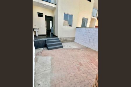 Casa à venda com 90m², 3 quartos e 2 vagas Casa à venda com 90m², 3 quartos e 2 vagasÁrea Externa - Fundos