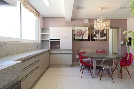 Apartamento para alugar com 349m², 3 quartos e 1 vagaCozinha