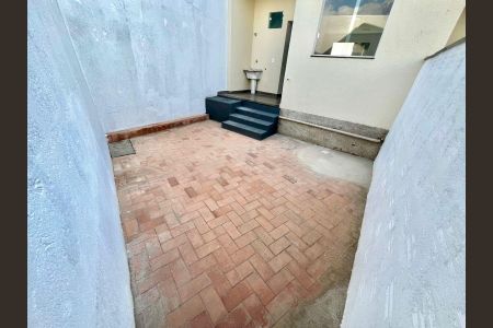 Casa à venda com 90m², 3 quartos e 2 vagas Casa à venda com 90m², 3 quartos e 2 vagasÁrea Externa - Fundos