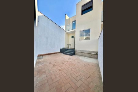 Casa à venda com 90m², 3 quartos e 2 vagas Casa à venda com 90m², 3 quartos e 2 vagasÁrea Externa - Fundos