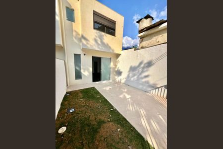 Casa à venda com 90m², 3 quartos e 2 vagas Casa à venda com 90m², 3 quartos e 2 vagasGaragem