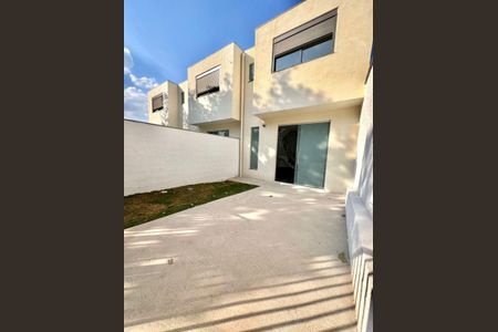 Casa à venda com 90m², 3 quartos e 2 vagas Casa à venda com 90m², 3 quartos e 2 vagasGaragem