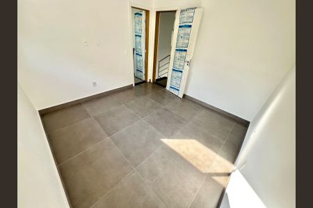 Casa à venda com 90m², 3 quartos e 2 vagas Casa à venda com 90m², 3 quartos e 2 vagas Suíte