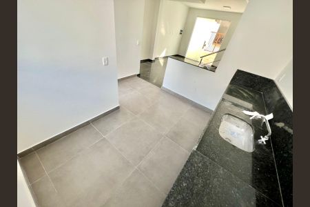 Casa à venda com 90m², 3 quartos e 2 vagas Casa à venda com 90m², 3 quartos e 2 vagasCozinha