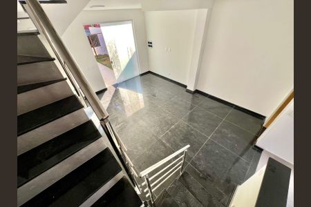 Sala de casa à venda com 3 quartos, 90m² em Santa Branca, Belo Horizonte