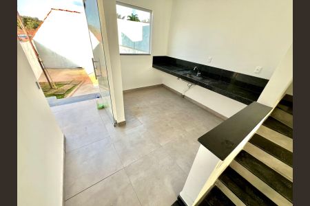 Casa à venda com 90m², 3 quartos e 2 vagas Casa à venda com 90m², 3 quartos e 2 vagasCozinha