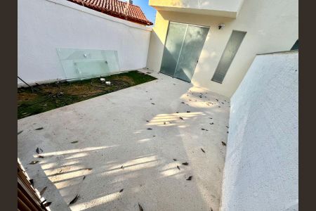 Casa à venda com 90m², 3 quartos e 2 vagas Casa à venda com 90m², 3 quartos e 2 vagasGaragem