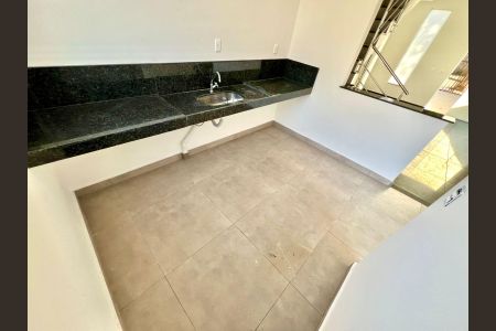 Casa à venda com 90m², 3 quartos e 2 vagas Casa à venda com 90m², 3 quartos e 2 vagasCozinha