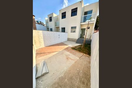 Casa à venda com 90m², 3 quartos e 2 vagas Casa à venda com 90m², 3 quartos e 2 vagasÁrea Externa