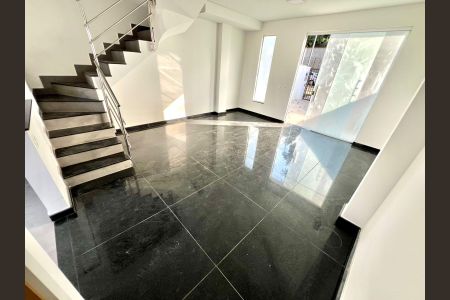 Sala de casa à venda com 3 quartos, 90m² em Santa Branca, Belo Horizonte