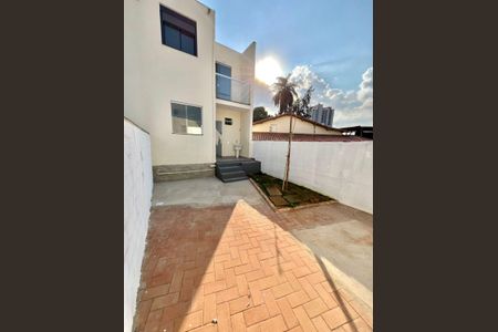Casa à venda com 90m², 3 quartos e 2 vagas Casa à venda com 90m², 3 quartos e 2 vagasÁrea Externa