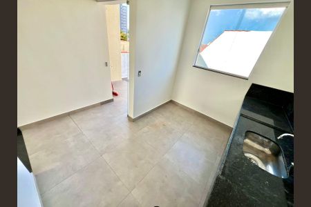 Casa à venda com 90m², 3 quartos e 2 vagas Casa à venda com 90m², 3 quartos e 2 vagasCozinha