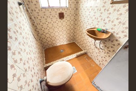 Casa à venda com 260m², 2 quartos e 1 vagaBanheiro do Quintal